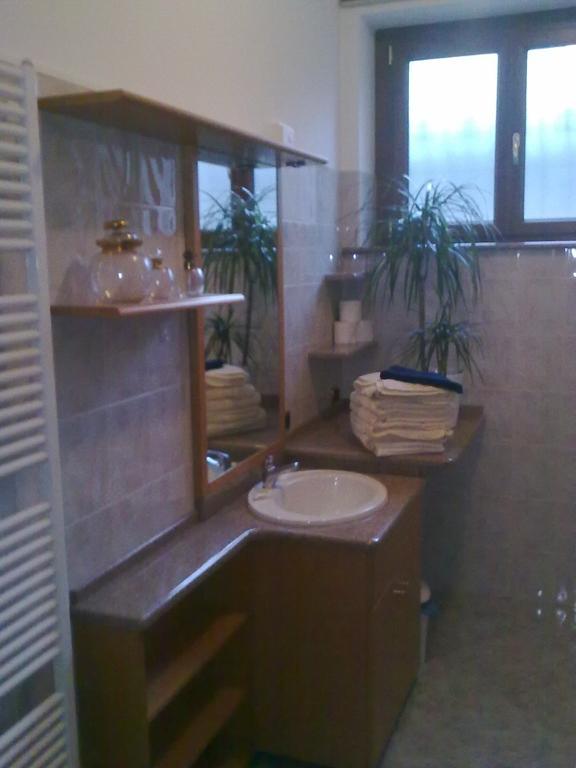 Affittacamere Valchiavenna - Foresteria Lombarda Con Parcheggio Privato Sul Posto! Apprezzata Gestione Familiare Dal 2012, Qualita-Prezzo Top! "Guest-House With Private Parking On Site! Appreciated Family Management Since 2012, Quality-Price Top!" Phòng bức ảnh