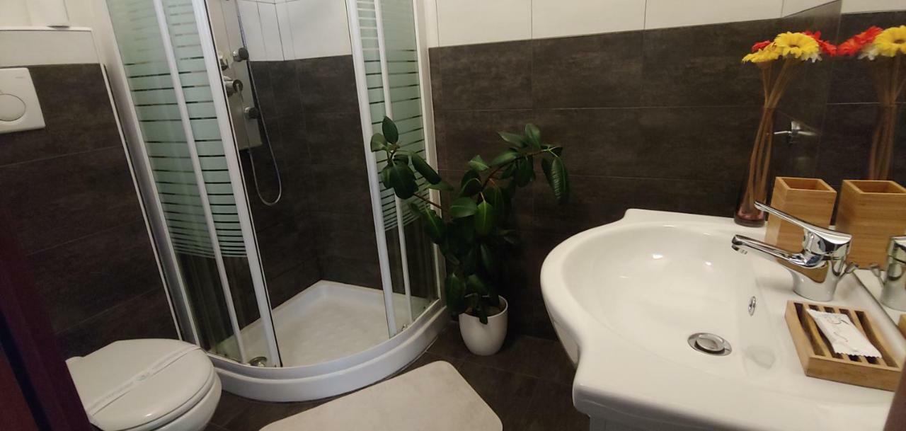 Affittacamere Valchiavenna - Foresteria Lombarda Con Parcheggio Privato Sul Posto! Apprezzata Gestione Familiare Dal 2012, Qualita-Prezzo Top! "Guest-House With Private Parking On Site! Appreciated Family Management Since 2012, Quality-Price Top!" Ngoại thất bức ảnh